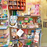呢間店面積約五百平方呎，布置簡潔，貨品應有盡有。
