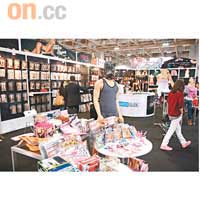 來自歐美嘅情趣用品生產商為爭取亞洲市場，亦到場展銷最得意產品。