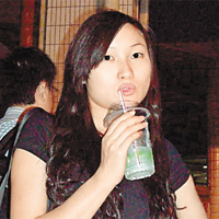 外來工人陸小姐「如果在廣東長期工作居住的，到派出所登記戶口資料無可厚非，但手續應盡量簡便。」