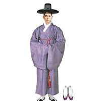 網上有人將孫中山先生的頭拼貼在韓國傳統服裝，諷刺「孫中山是韓國人」的假新聞。 資料圖片