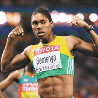 塞曼亞贏得女子八百米金牌後振臂慶祝。	(Getty Images圖片）