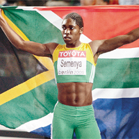 塞曼亞勝出後張開南非國旗。(Getty Images圖片）