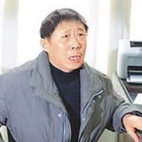 孫父早前因兒子被判死刑下跪求情。 資料圖片