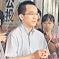 陳致中昨天到黨部上香求庇。 電視圖片