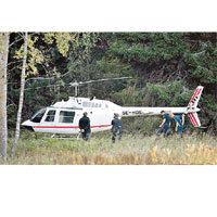 警方在郊外找到涉案的直升機。 美聯社圖片