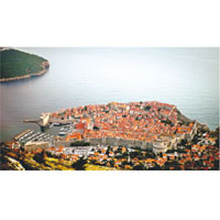 克羅地亞<br>斯塔里格勒鎮（Stari Grad）<br>它位於赫瓦爾島之上，逾2,000年前已有人住，是歐洲最古老小鎮之一。當地修道院也獲推介。