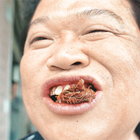 不少台灣男士喜歡嚼檳榔。	資料圖片