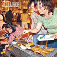 受西方飲食文化影響，不少台灣人愛吃燒烤肉類。	資料圖片
