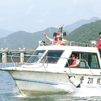 翡翠水庫供水給台北民眾飲用。圖為管理局派船巡邏。	資料圖片