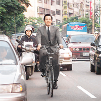馬英九任台北市長時，曾以單車代步。	資料圖片