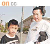 港人陳先生表示，為防子女上學途中出事，每天都是親自開車接送。		黃少君攝