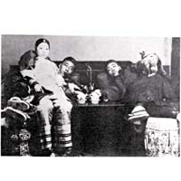 清朝期間吸食鴉片在本港甚為普遍。	資料圖片