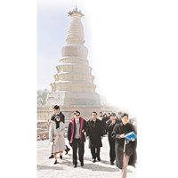 古城內的白馬塔保存完好。圖為泰國詩琳通公主四年前到訪參觀。	資料圖片