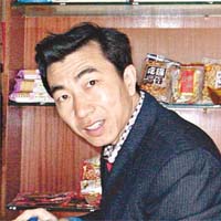 霍先生（商店老闆）以往多聽說路邊搶劫，想不到現在會入屋這麼瘋狂。我對東莞的治安太失望，如果不是為生活，早就回老家。