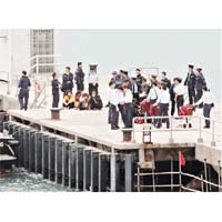港口新村村民去年駕漁船來港請願，在大鵬灣被水警攔截。	資料圖片