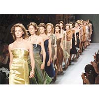 時裝展上的Prada模特兒美艷動人。	資料圖片