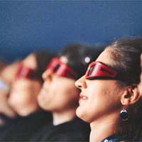 意大利衞生部近日沒收大批立體眼鏡。圖為意大利人欣賞3D電影的情況。	 (資料圖片）