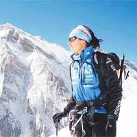 帕薩班恩○一年展開征峰之旅。圖為她去年五月成功登上干城章嘉峰的照片。 (資料圖片）