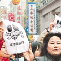 上海民眾多次抗議興建滬杭磁懸浮。(資料圖片)