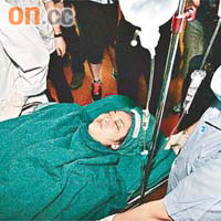 有傷者接受手術後送返病房。	劉志城攝