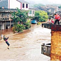 重慶  繩橋疏散民眾