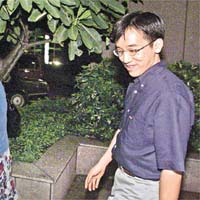陳致中讀大學期間，曾與醫學系一名顏姓女子（左一）拍拖。	資料圖片