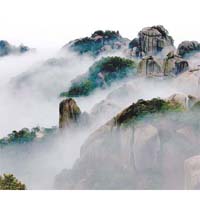 太姥山上霧氣繚繞，美如山水畫。(新華社圖片）