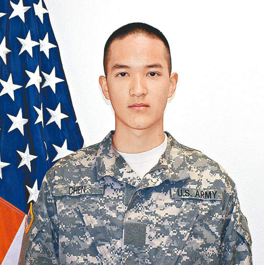 美國華裔兵受虐自殺 <wbr>,美軍8同袍被控!華裔眾議員外甥, <wbr>美國軍隊中受侮自盡.