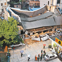 樓房裝修突坍塌  多人被困