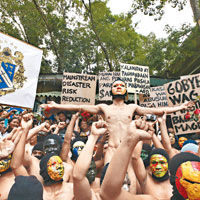 菲40大學生裸跑反貪污