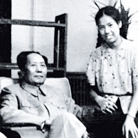 毛澤東與兒媳十指緊扣