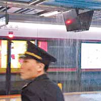 穗地鐵六號線漏水如大雨
