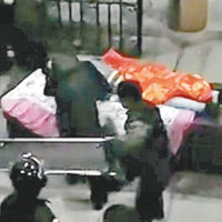 學生離奇死皖警搶屍爆衝突