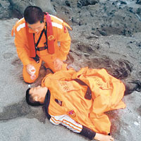 捕鰻苗被浪捲走台漢漂流3日獲救