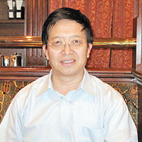 旅日華人教授獲釋返上海
