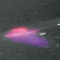 NASA攝得土星紫紅極光