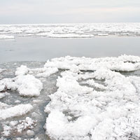 美加交界五大湖冰封