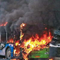 貴州燒巴士6死35傷