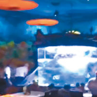 佛州迪士尼餐廳魚缸爆裂