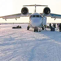 俄國傘兵北極演習浮冰着陸