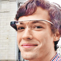 美記者戴Google Glass被搶摔爛