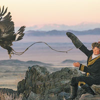 蒙古首現馴鷹女童僅13歲