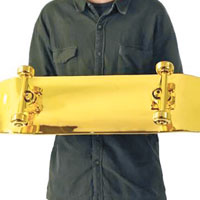 純金塗層滑板開價12萬