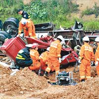 貴州貨車墮橋兩死