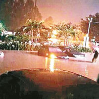 廣州暴雨水浸街 18航班取消