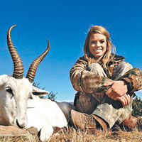 美少女獵殺動物 南非人促禁入境