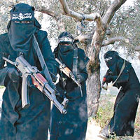 ISIL設女兵團恐嚇婦女