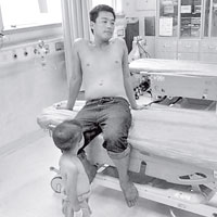 尋離家出走妻不果 醉父圖掟稚兒落河