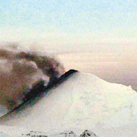 阿拉斯加火山噴熔岩