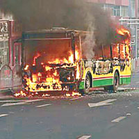 烏市巴士短路焚燒